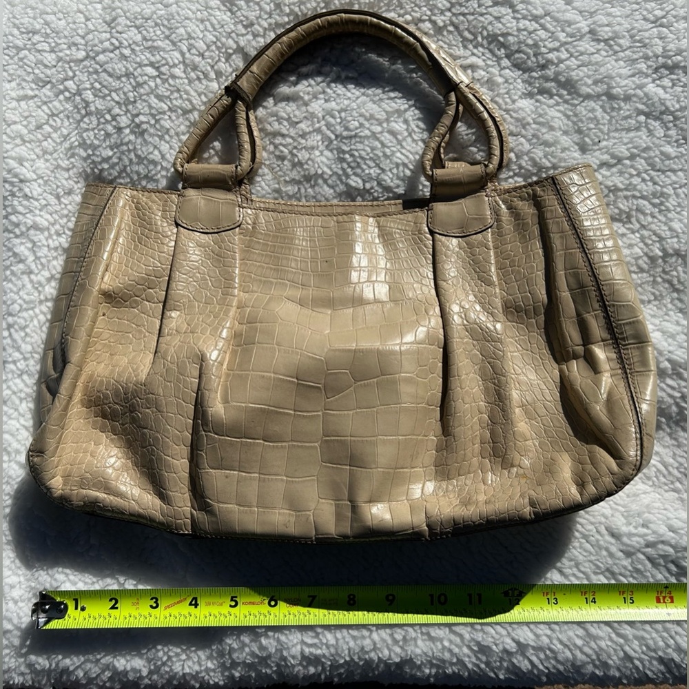 Rehab: Cole Haan Vintage Crocodile Print Bag, Cream w/ Green Inter. - Picture 2 of 10